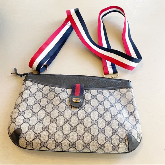 Gucci Handbags - Gucci Authentic Vintage Crossbody Purse